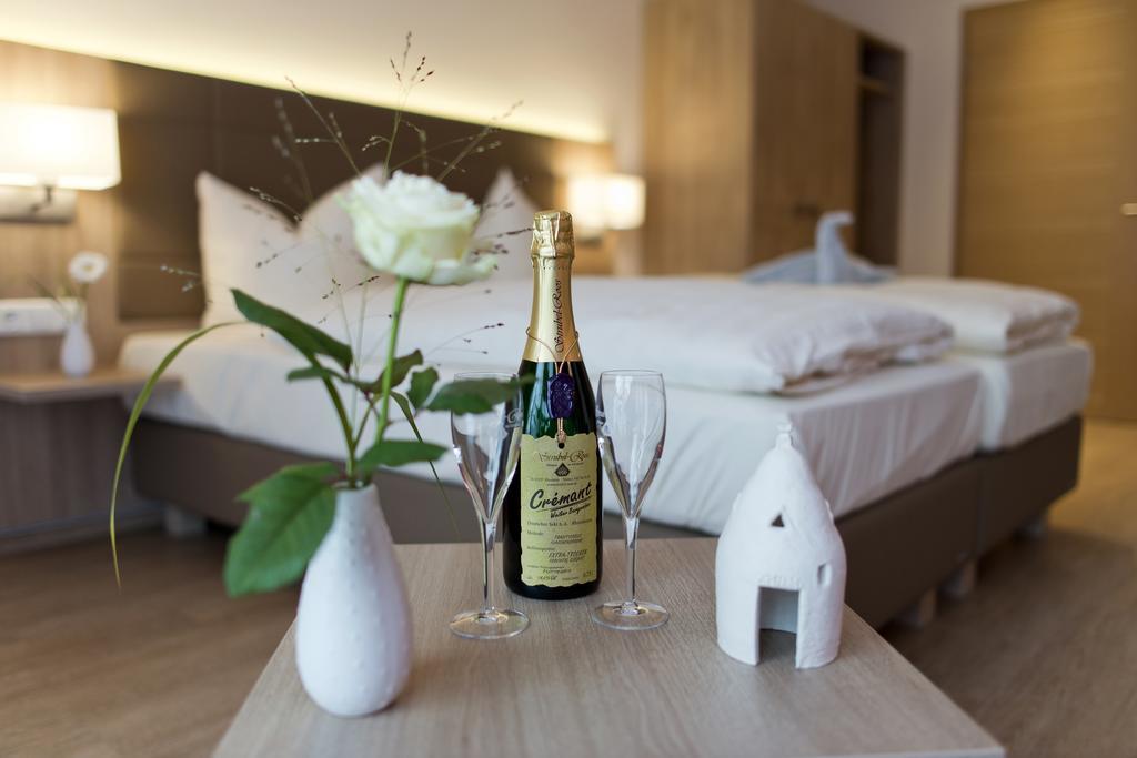 Landhotel Im Klostereck Strubel-Roos フロンハイム エクステリア 写真